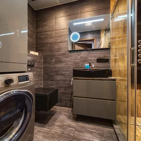 Komedy Deluxe Apartment *