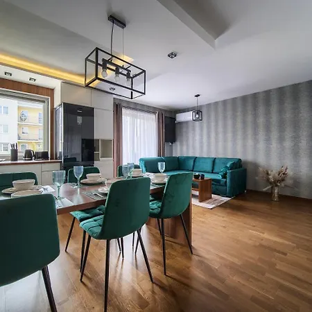 Komedy Deluxe Apartment *